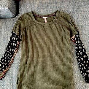 Knox rose long sleeve top, gently worn